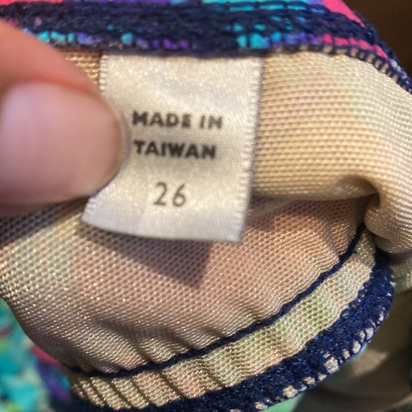 Plus Size Avenue Swim Bright Bold Colorful Floral Print Swim Top Size 26 - Picture 4 of 5